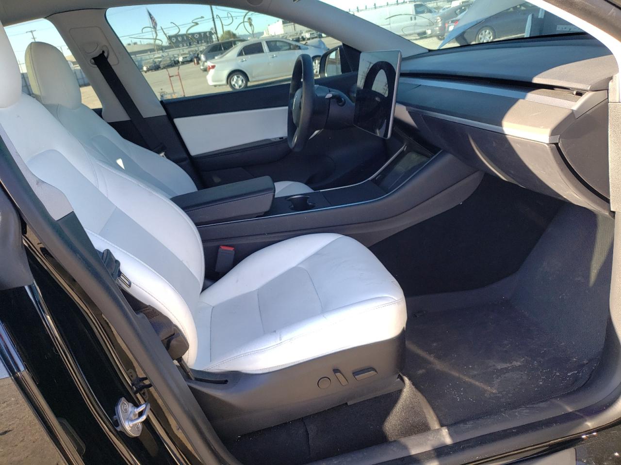 Photo 5 from auction – 2020 TESLA MODEL Y with VIN 5YJYGDEF5LF058775