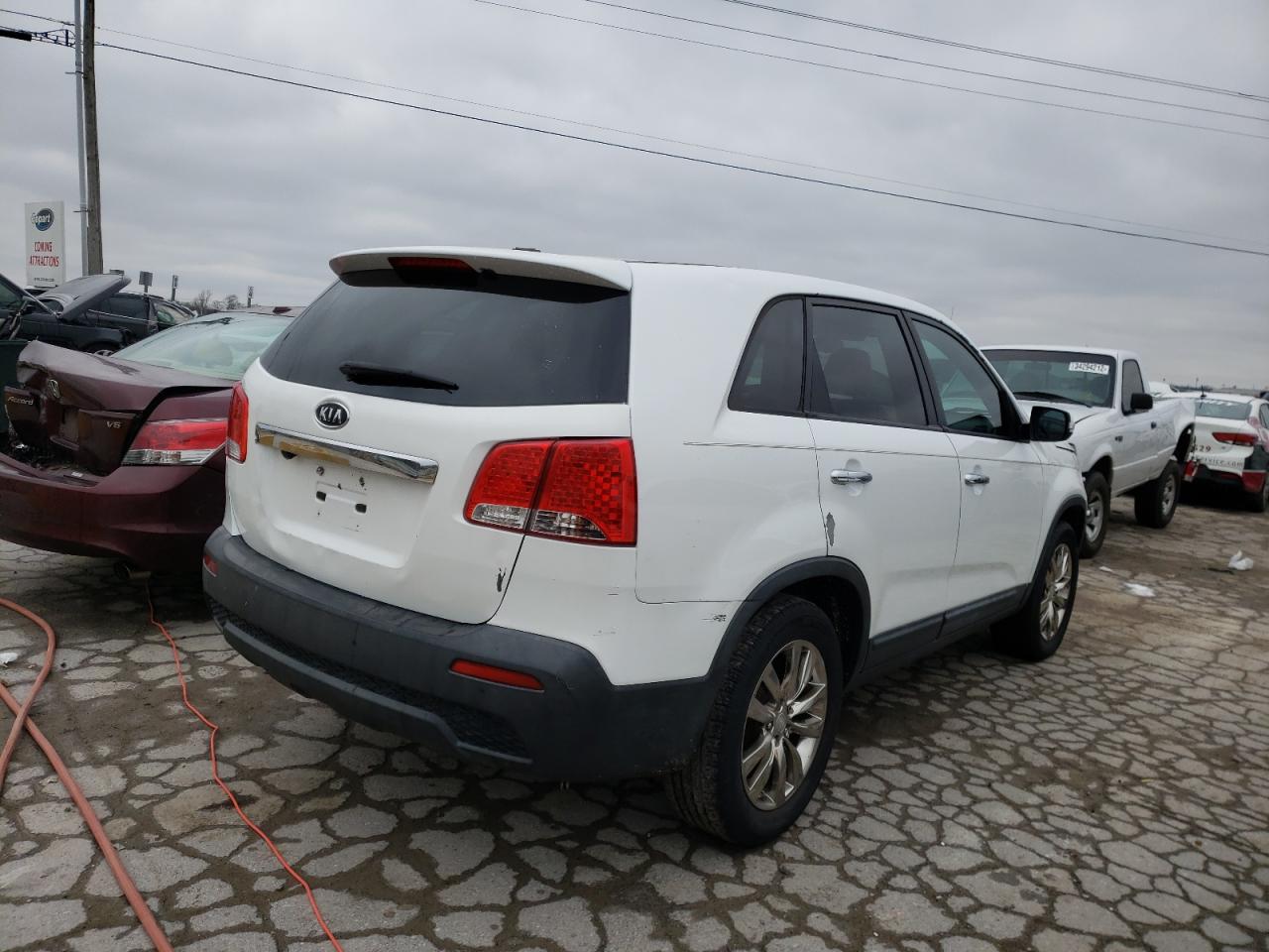 Photo 4 from auction – 2011 KIA SORENTO EX with VIN 5XYKU4A20BG017284