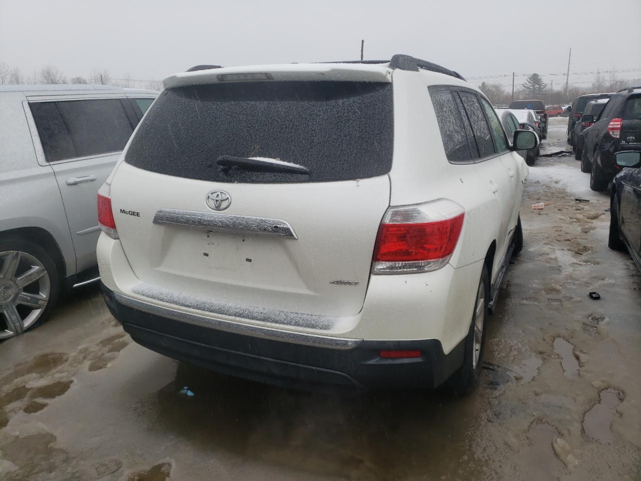 Zdjęcie 4 z aukcji – 2013 TOYOTA HIGHLANDER z VIN 5TDBK3EH1DS235786
