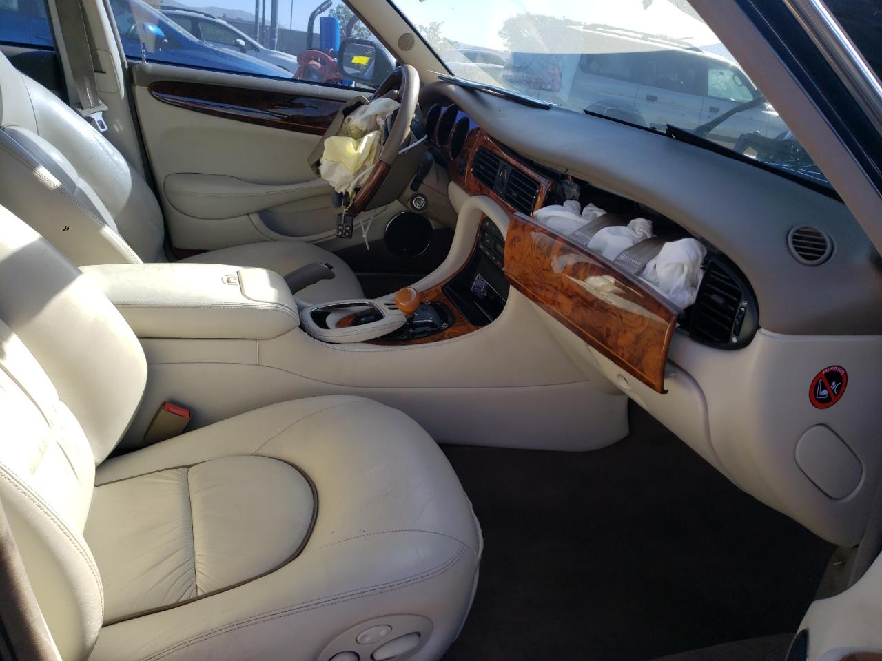 Photo 5 from auction – 2000 JAGUAR XJ8 with VIN SAJDA24C2YLF05244