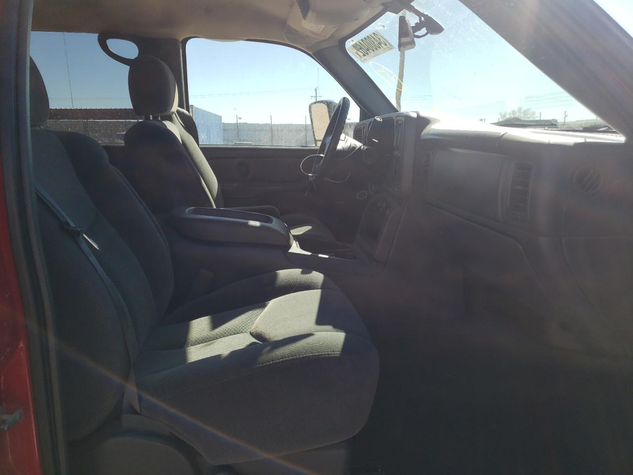 Photo 5 from auction – 2005 CHEVROLET SILVERADO with VIN 1GCHK23265F920614