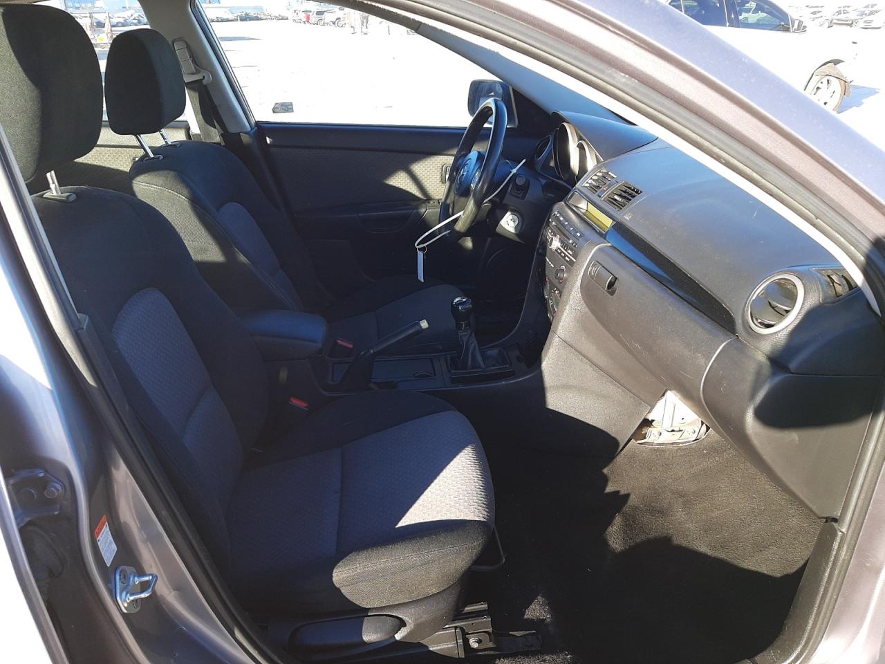 Photo 5 from auction – 2006 MAZDA 3 with VIN JM1BK32F661474429