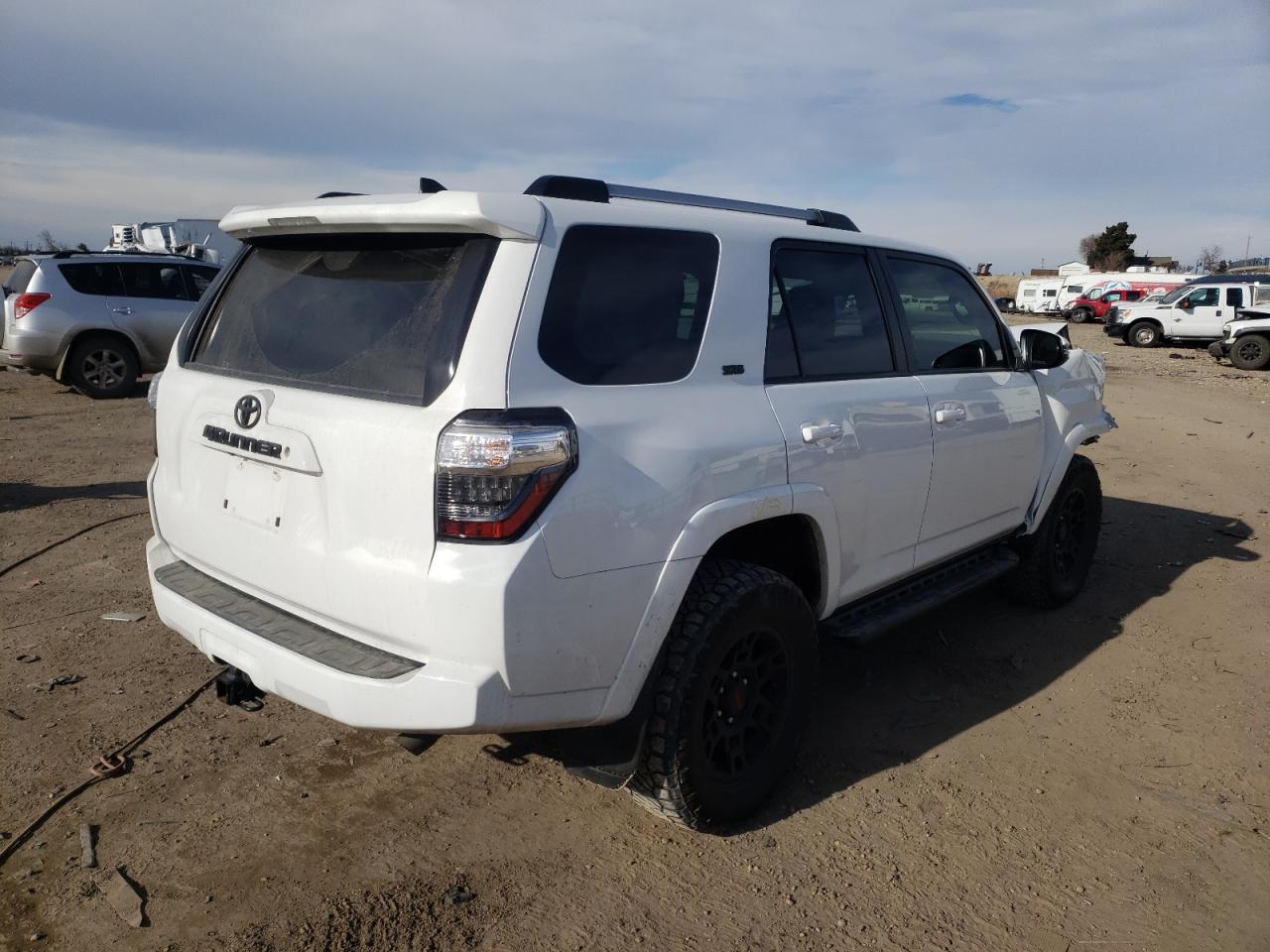 Photo 4 from auction – 2019 TOYOTA 4RUNNER SR with VIN JTEBU5JR5K5692720