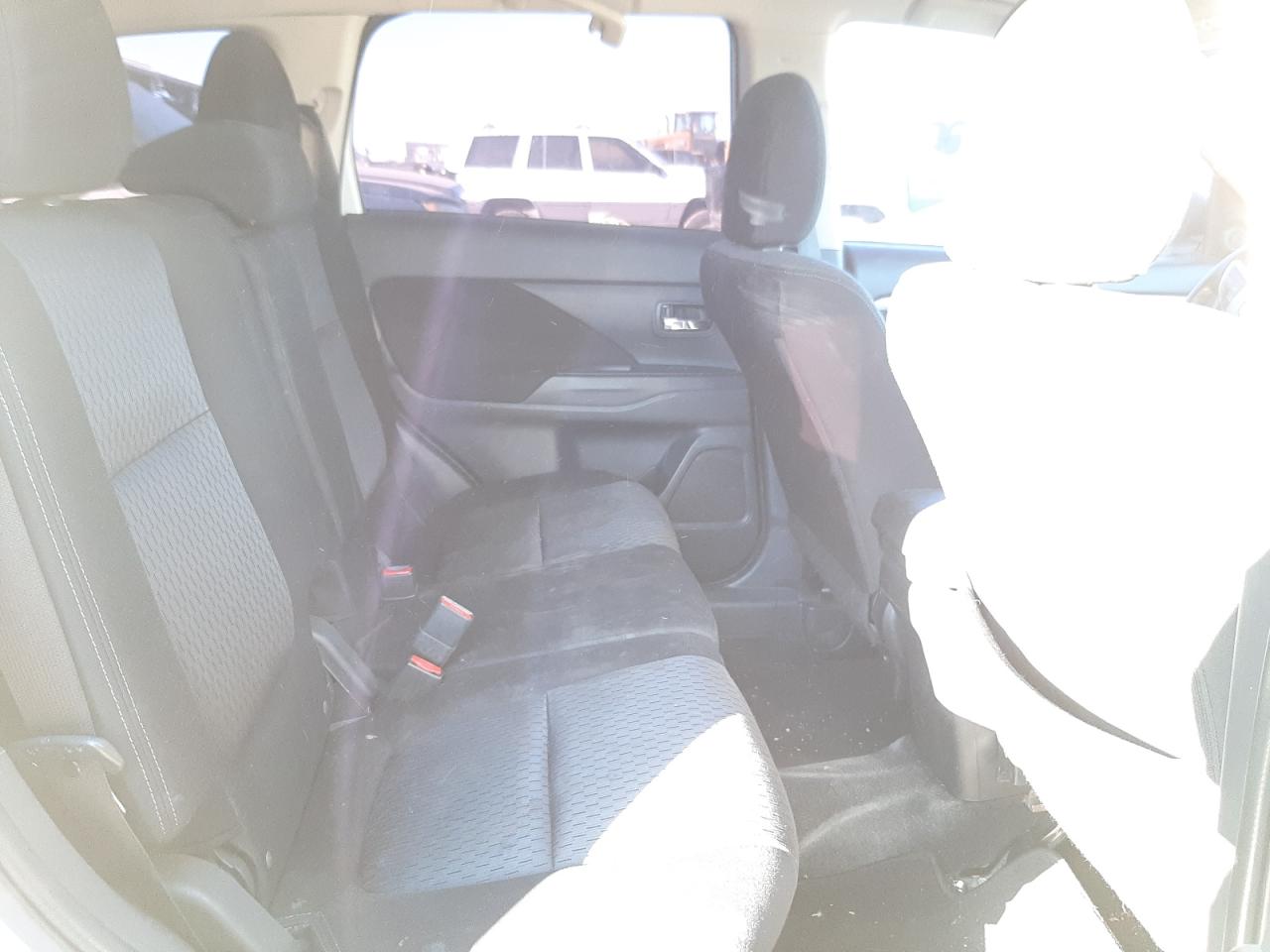 Photo 6 from auction – 2015 MITSUBISHI OUTLANDER with VIN JA4AD2A38FZ006303