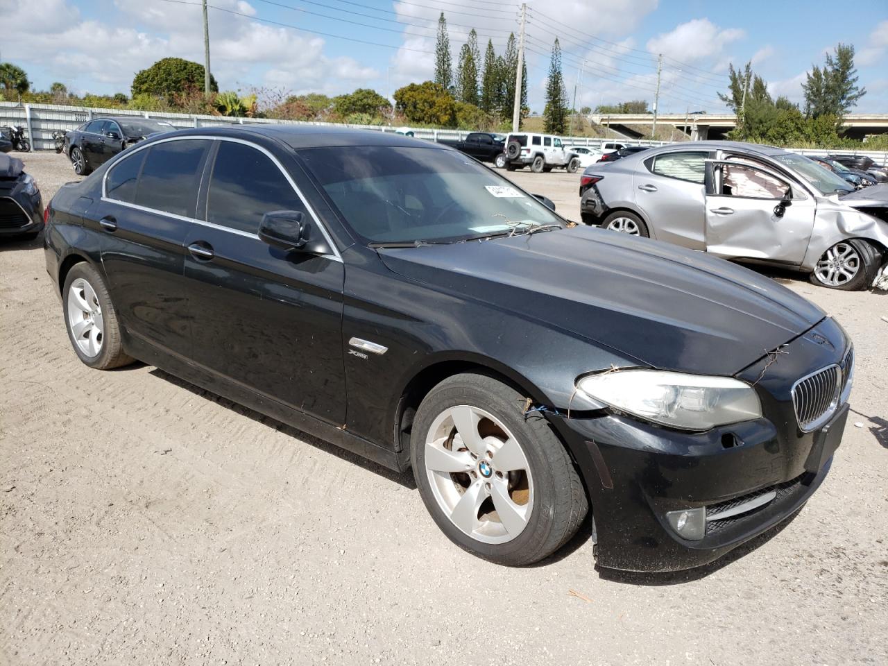 BMW 528 XI 2012 مع رقم تعريف المركبة WBAXH5C57CDW08880 - صورة من المزاد