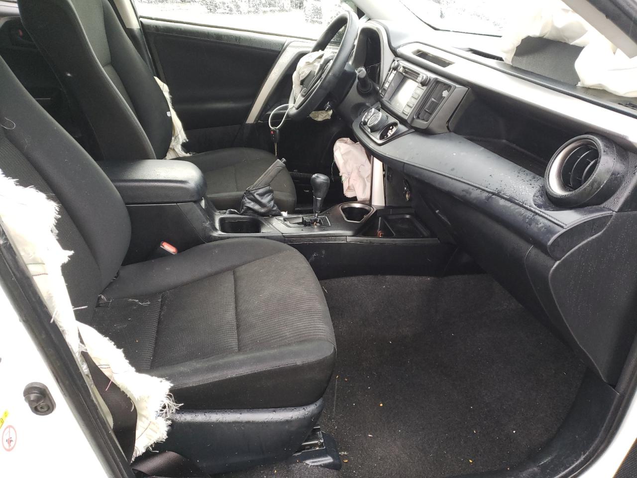 Photo 5 from auction – 2017 TOYOTA RAV4 LE with VIN JTMBFREV9HJ712738
