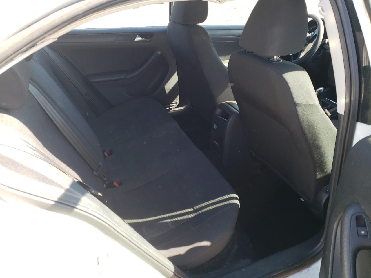 Photo 6 from auction – 2015 VOLKSWAGEN JETTA BASE with VIN 3VW2K7AJ3FM322914