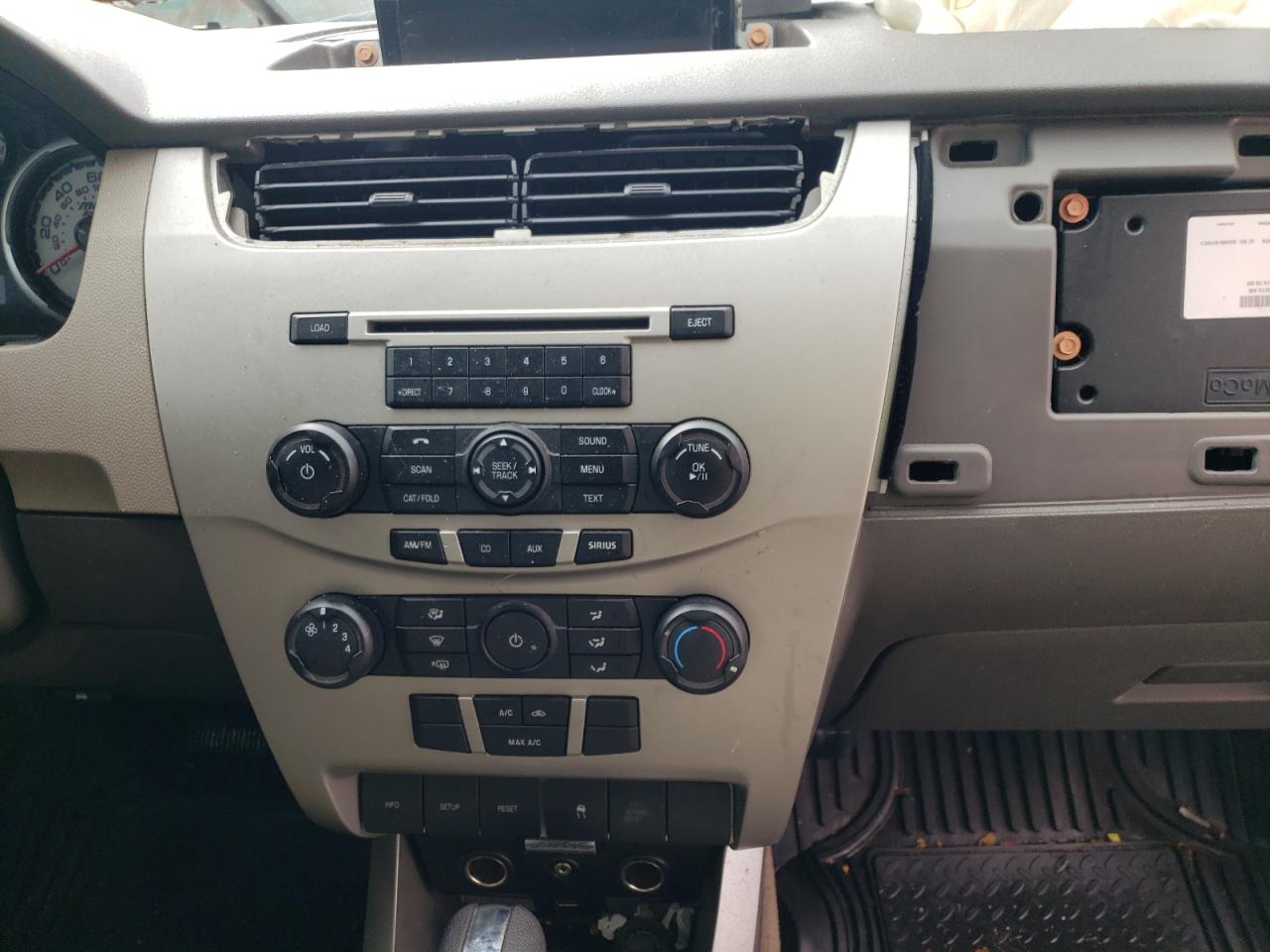 Foto 9 de la subasta – 2011 FORD FOCUS SE con VIN 1FAHP3FN7BW159588