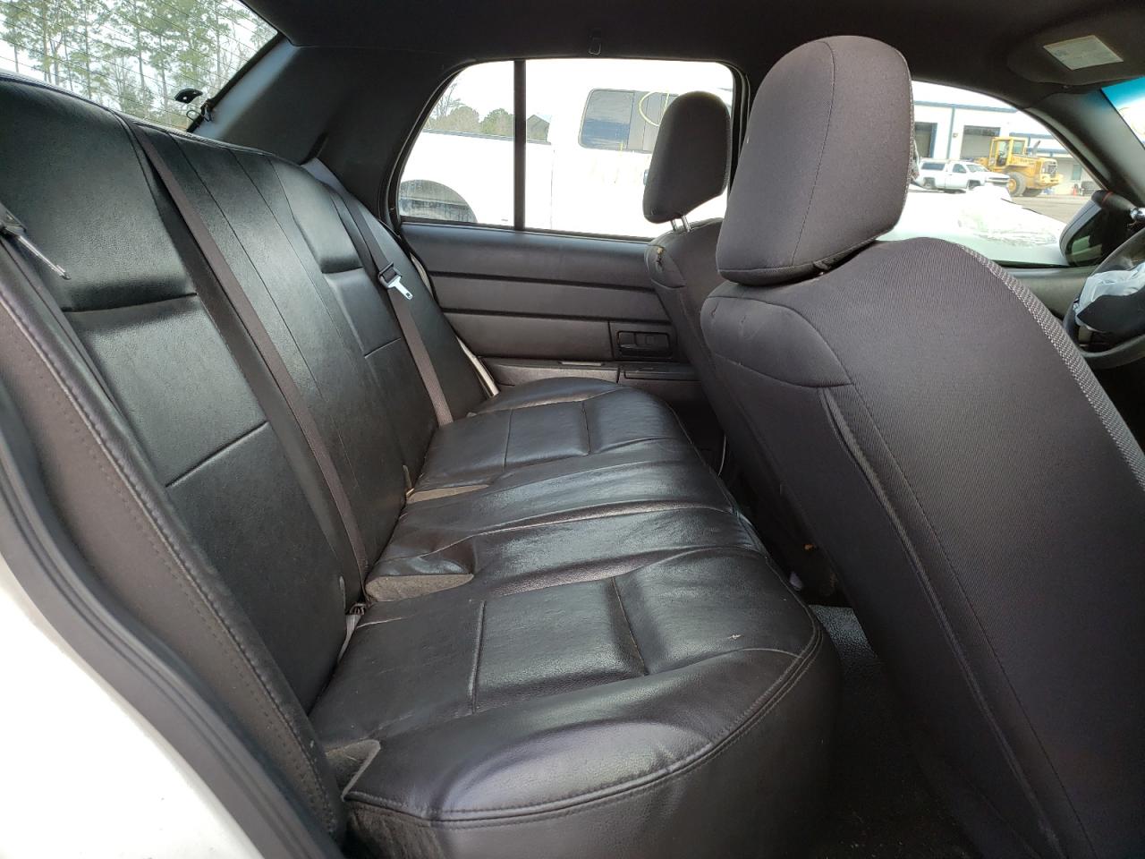 Photo 6 from auction – 2008 FORD CROWN VICT with VIN 2FAFP71V48X158871