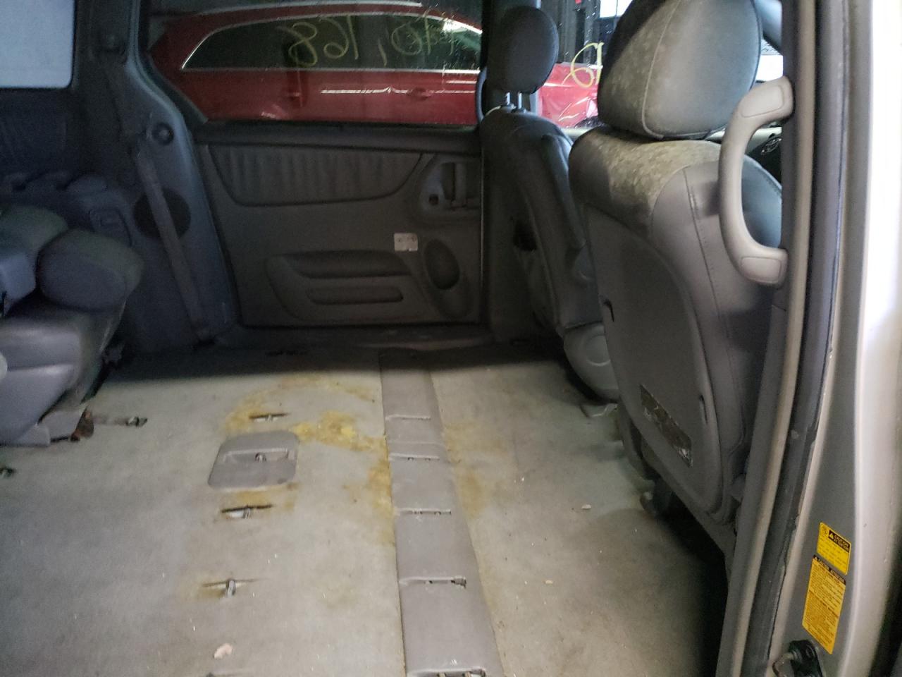 Photo 6 from auction – 2004 TOYOTA SIENNA XLE with VIN 5TDBA22C84S021092