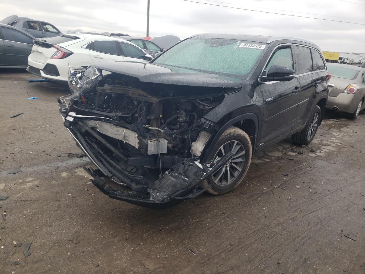 Photo 2 from auction – 2017 TOYOTA HIGHLANDER with VIN 5TDJGRFH8HS033614