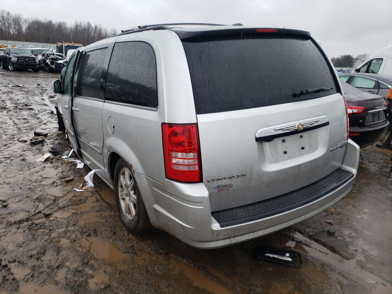 Photo 3 from auction – 2010 CHRYSLER TOWN & COU with VIN 2A4RR8D16AR387427
