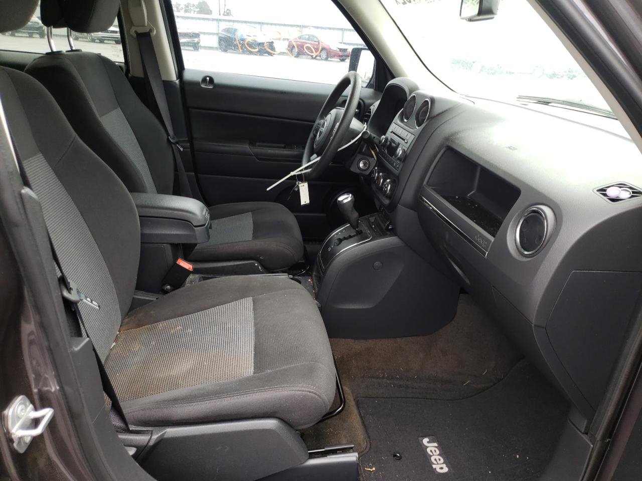 Photo 5 from auction – 2017 JEEP PATRIOT SP with VIN 1C4NJPBB1HD172701