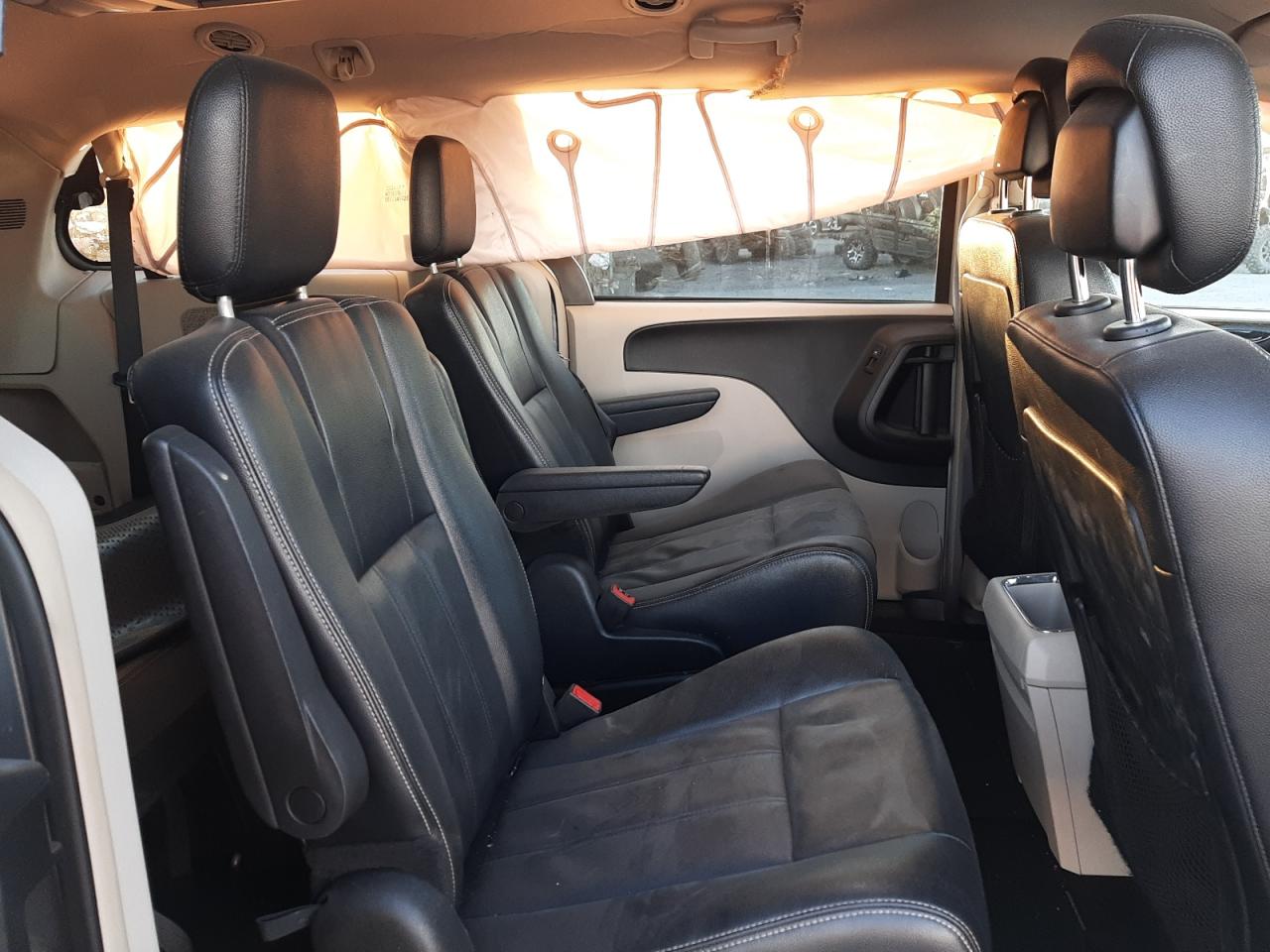 Photo 6 from auction – 2015 CHRYSLER TOWN & COU with VIN 2C4RC1BG8FR560779