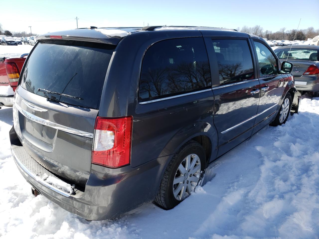 Photo 4 from auction – 2016 CHRYSLER TOWN & COU with VIN 2C4RC1BG0GR248019
