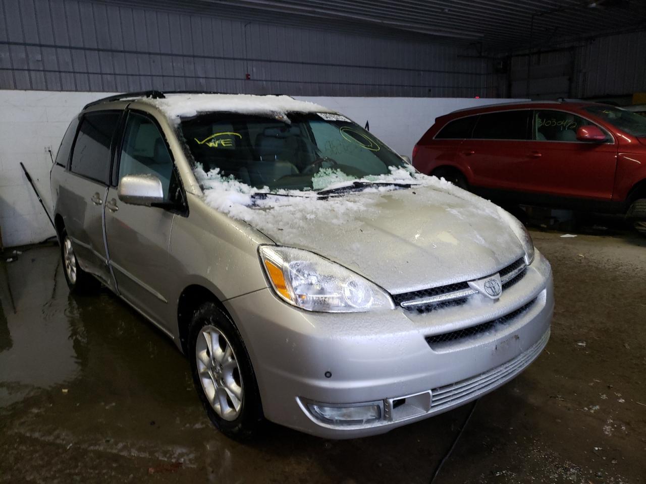 TOYOTA SIENNA XLE 2004 with VIN 5TDBA22C84S021092 - Photo from auction