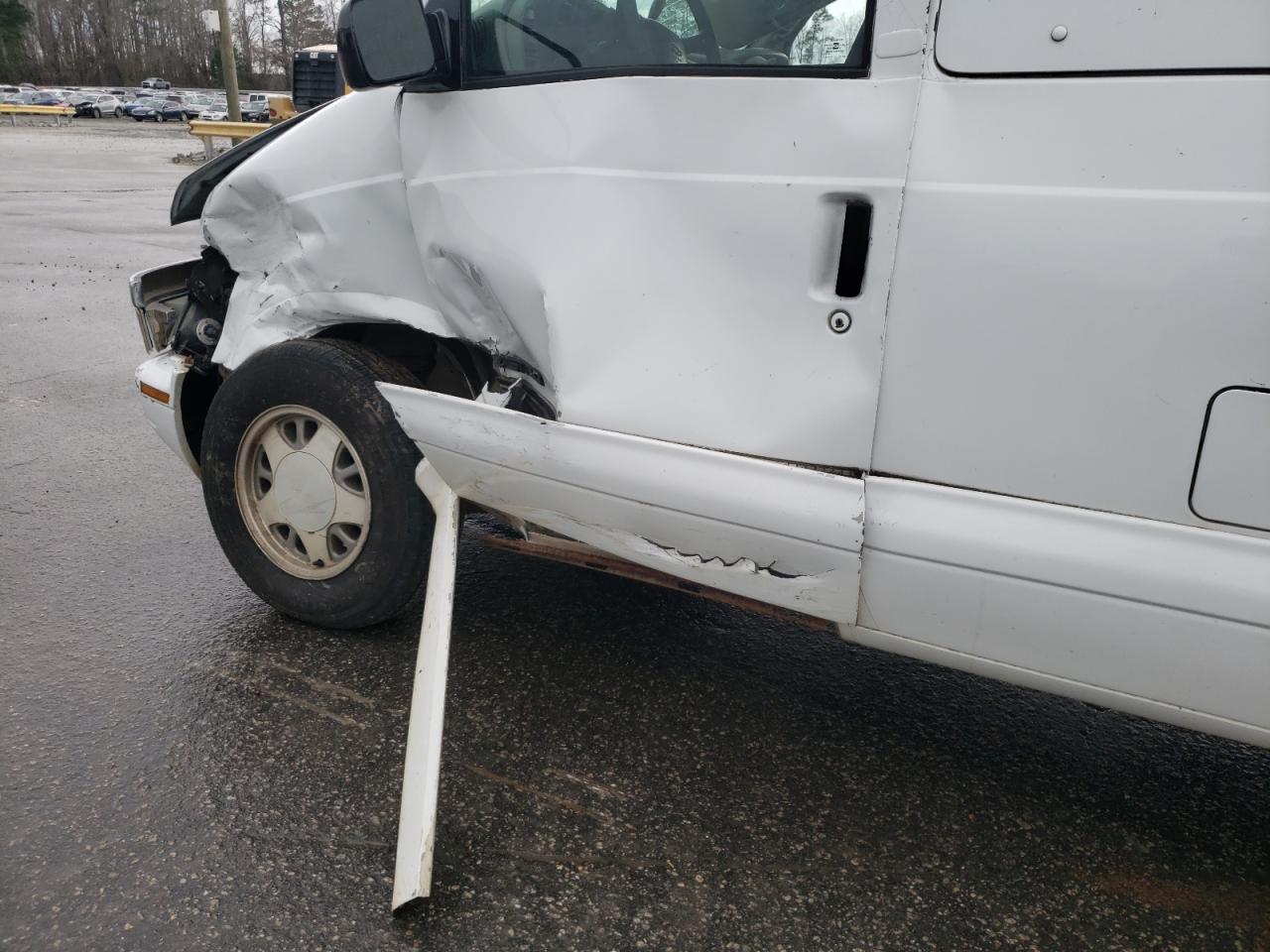 Photo 10 from auction – 2000 CHEVROLET ASTRO with VIN 1GNDM19W9YB178953