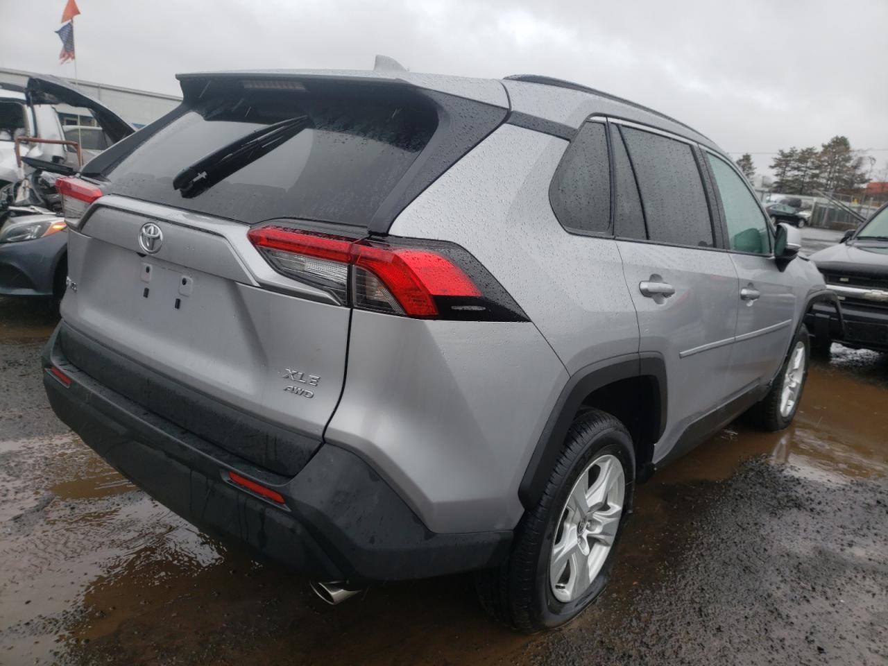 Photo 4 from auction – 2021 TOYOTA RAV4 XLE with VIN 2T3P1RFVXMC255860