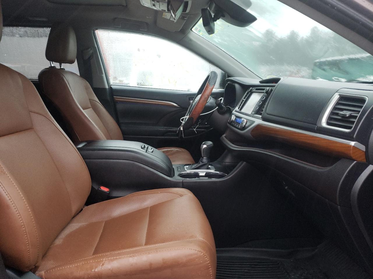 Photo 5 from auction – 2019 TOYOTA HIGHLANDER with VIN 5TDDZRFH3KS968313