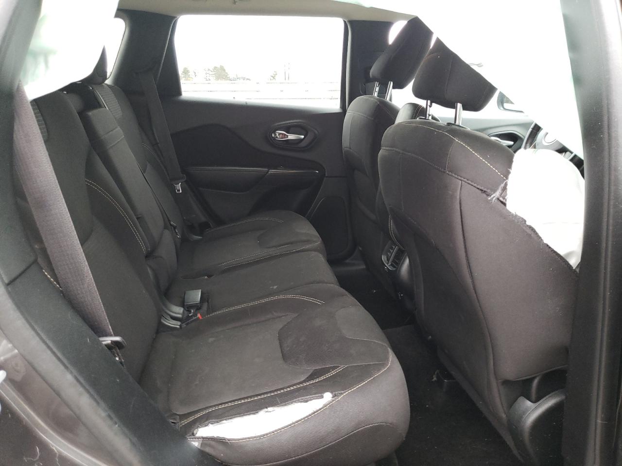 Photo 6 from auction – 2015 JEEP CHEROKEE L with VIN 1C4PJLCB6FW700251