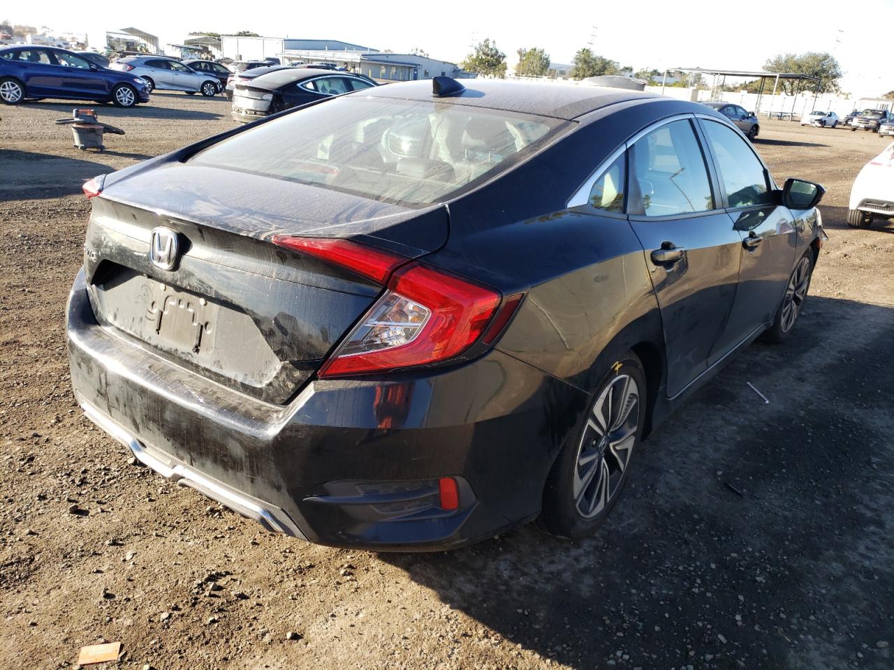 Photo 4 from auction – 2016 HONDA CIVIC EXL with VIN 2HGFC1F73GH639637