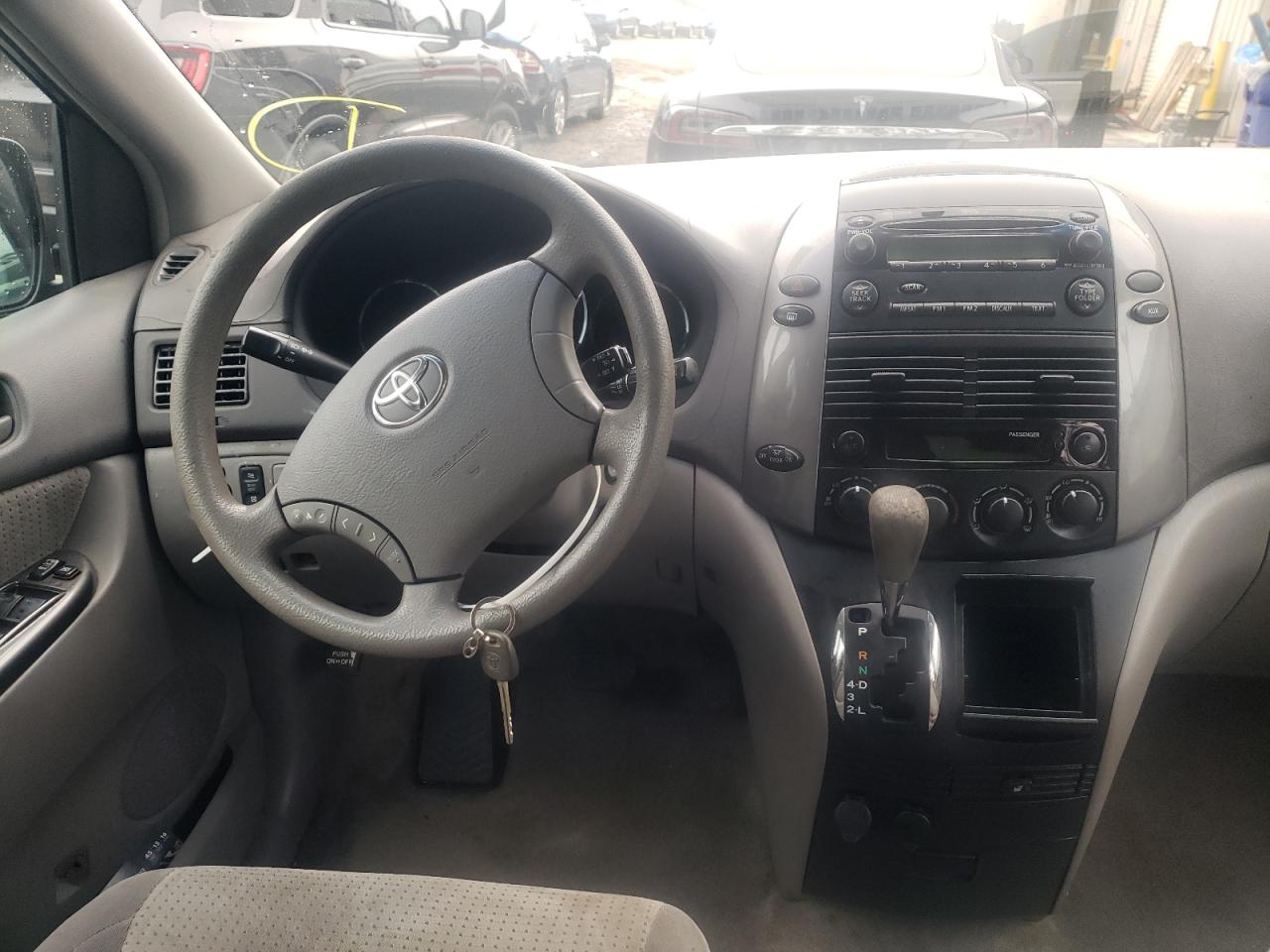 Photo 9 from auction – 2006 TOYOTA SIENNA CE with VIN 5TDZA23C06S569989