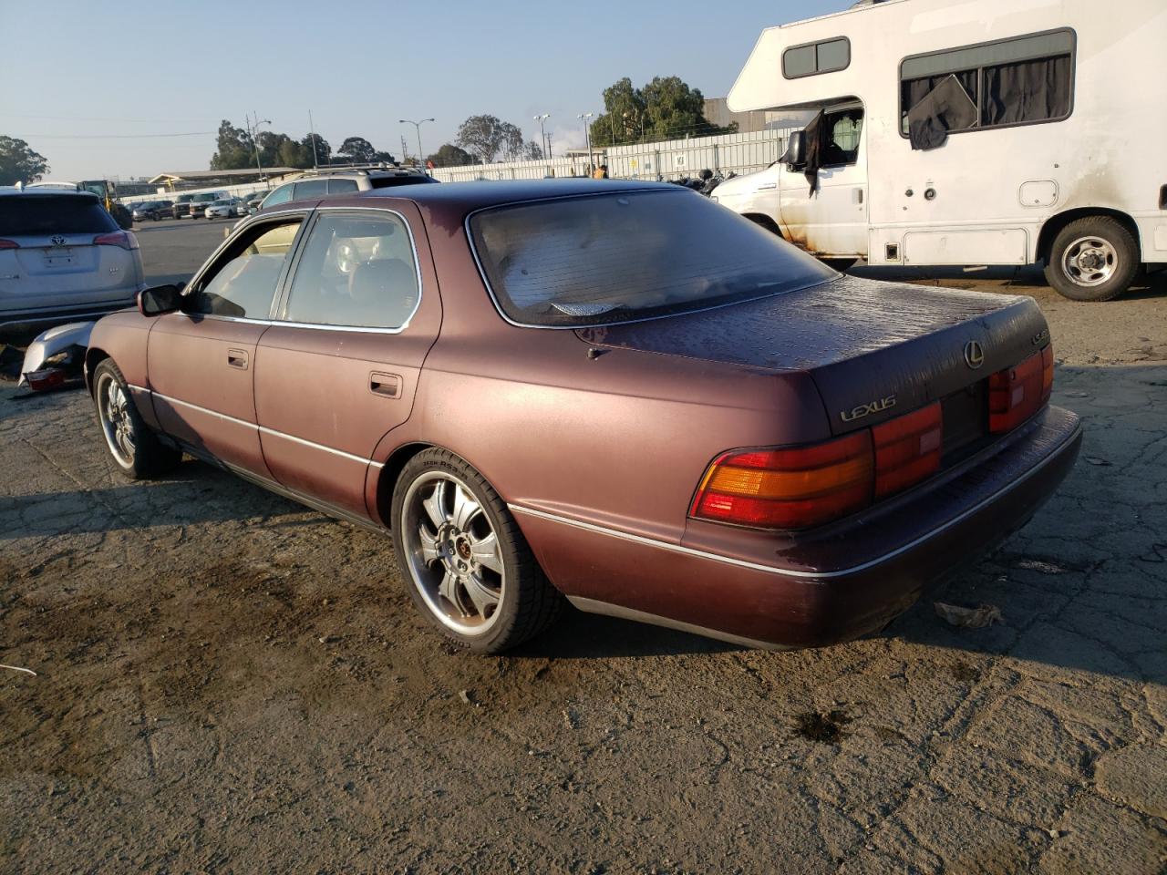 Photo 3 from auction – 1992 LEXUS LS 400 with VIN JT8UF11E4N0143653