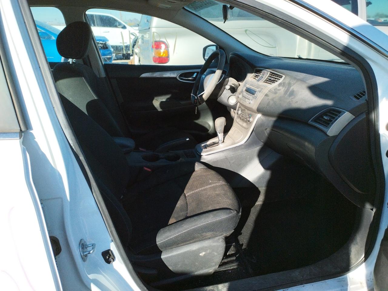 Photo 5 from auction – 2014 NISSAN SENTRA S with VIN 3N1AB7AP3EY281035