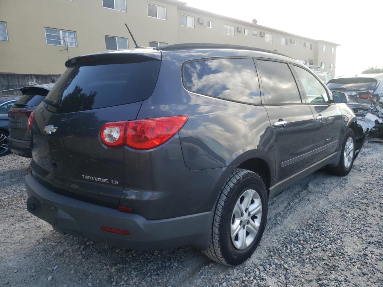 Photo 4 from auction – 2012 CHEVROLET TRAVERSE L with VIN 1GNKRFED8CJ398853