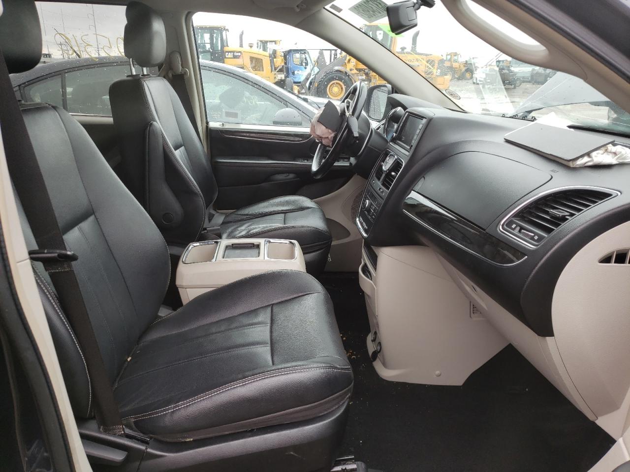 Photo 5 from auction – 2014 CHRYSLER TOWN & COU with VIN 2C4RC1BG4ER293378