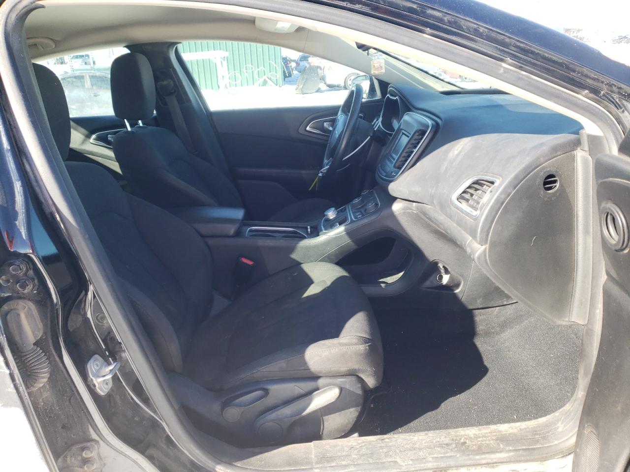 Photo 5 from auction – 2016 CHRYSLER 200 LIMITE with VIN 1C3CCCAB4GN131620