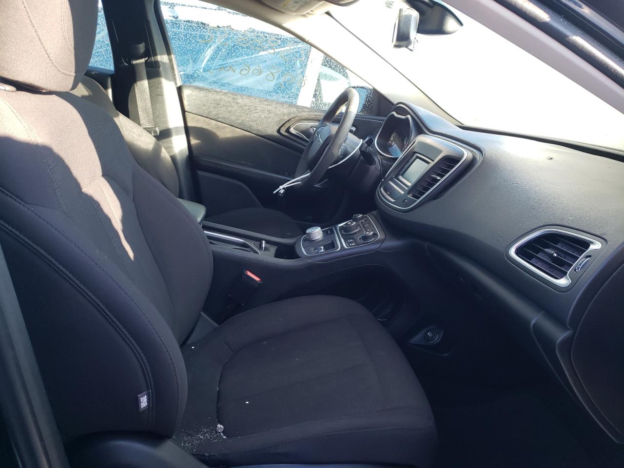 Photo 5 from auction – 2015 CHRYSLER 200 LIMITE with VIN 1C3CCCAB0FN581568