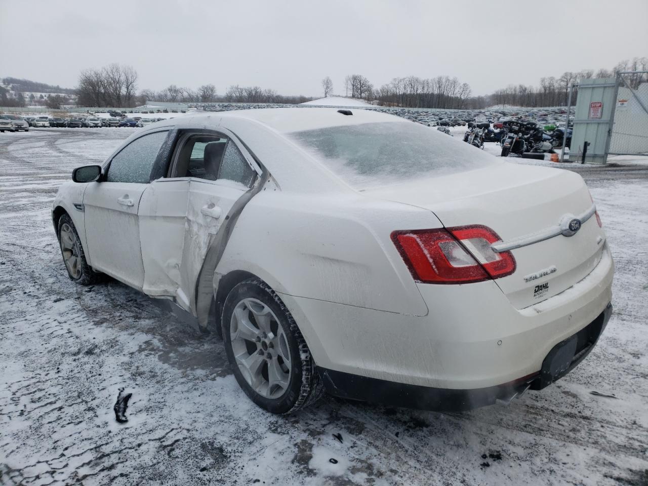 Photo 3 from auction – 2011 FORD TAURUS SEL with VIN 1FAHP2EW7BG167673