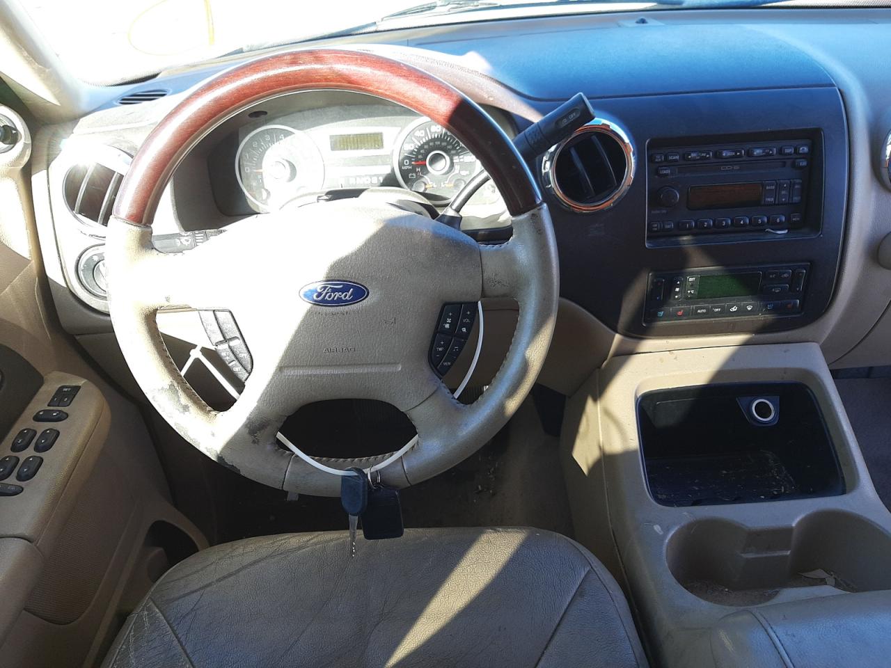 Photo 9 from auction – 2005 FORD EXPEDITION with VIN 1FMFU17545LA07797
