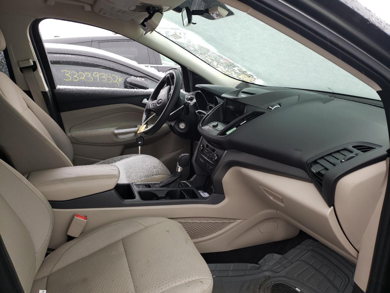Photo 5 from auction – 2017 FORD ESCAPE SE with VIN 1FMCU9GD6HUC28552