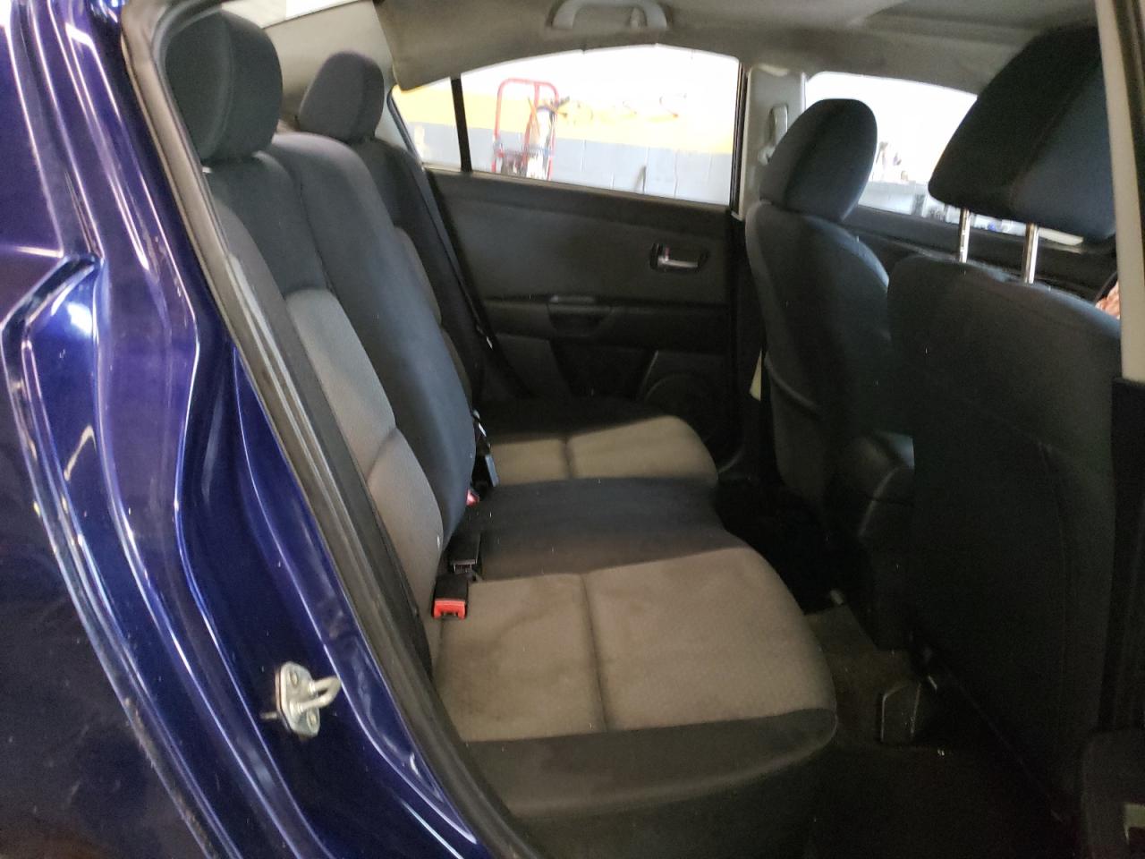 Photo 6 from auction – 2004 MAZDA 3 I with VIN JM1BK32F941198356