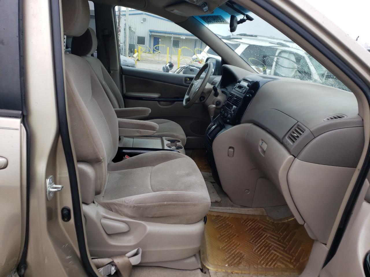 Photo 5 from auction – 2004 TOYOTA SIENNA CE with VIN 5TDZA23C94S130903