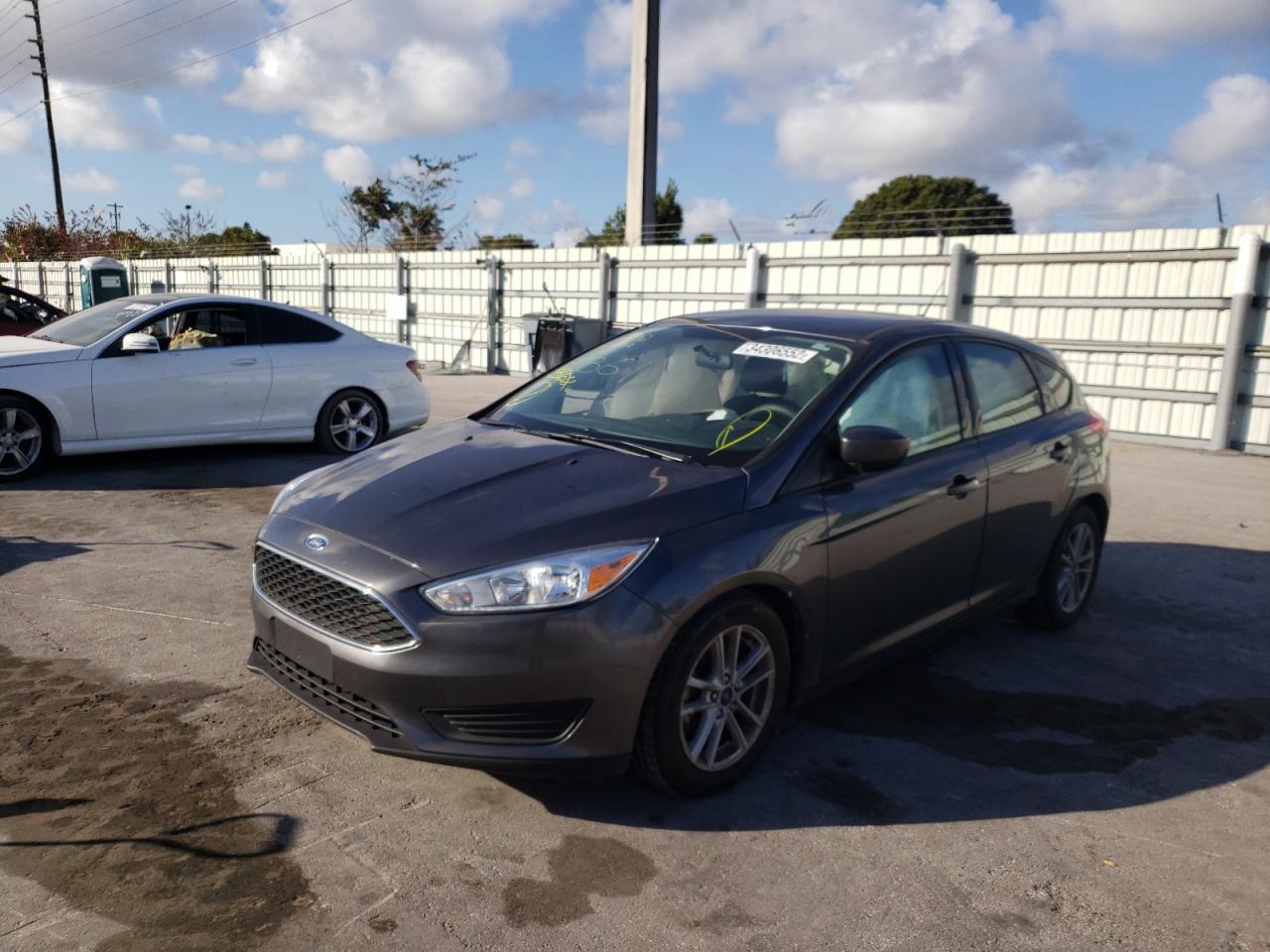Photo 2 from auction – 2018 FORD FOCUS SE with VIN 1FADP3K28JL275361