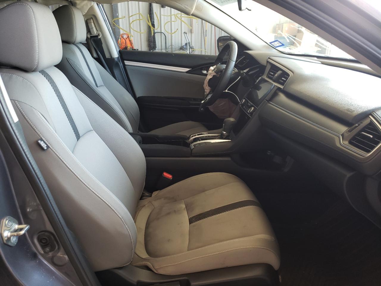 Photo 5 from auction – 2018 HONDA CIVIC EX with VIN 2HGFC2F75JH571225