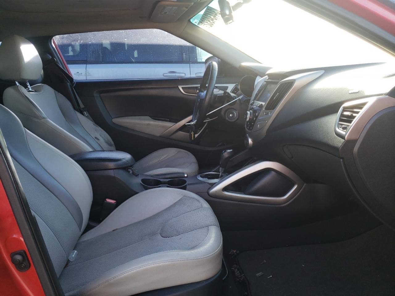 Photo 5 from auction – 2012 HYUNDAI VELOSTER with VIN KMHTC6ADXCU079209