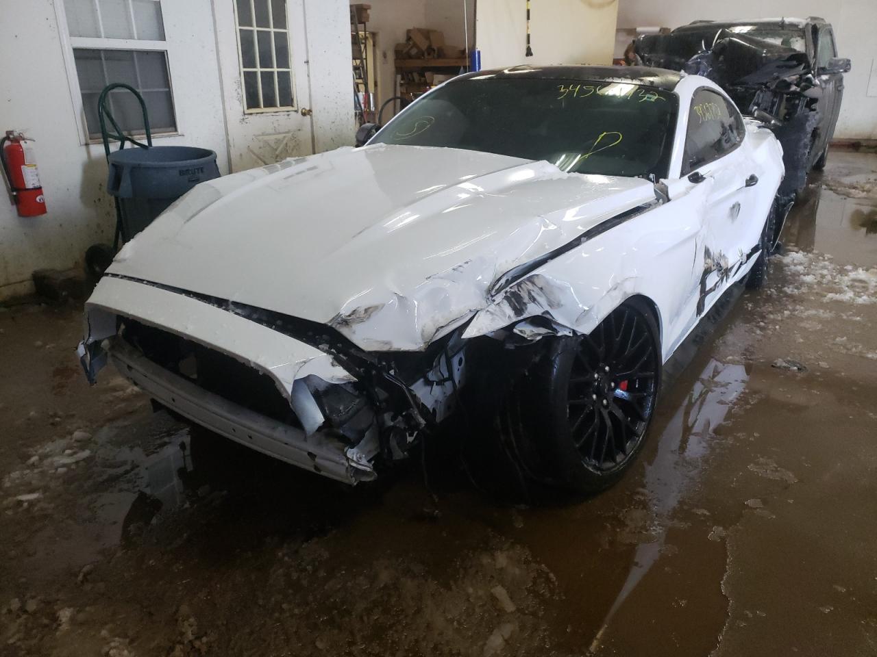 Photo 2 from auction – 2017 FORD MUSTANG with VIN 1FA6P8AM4H5313014