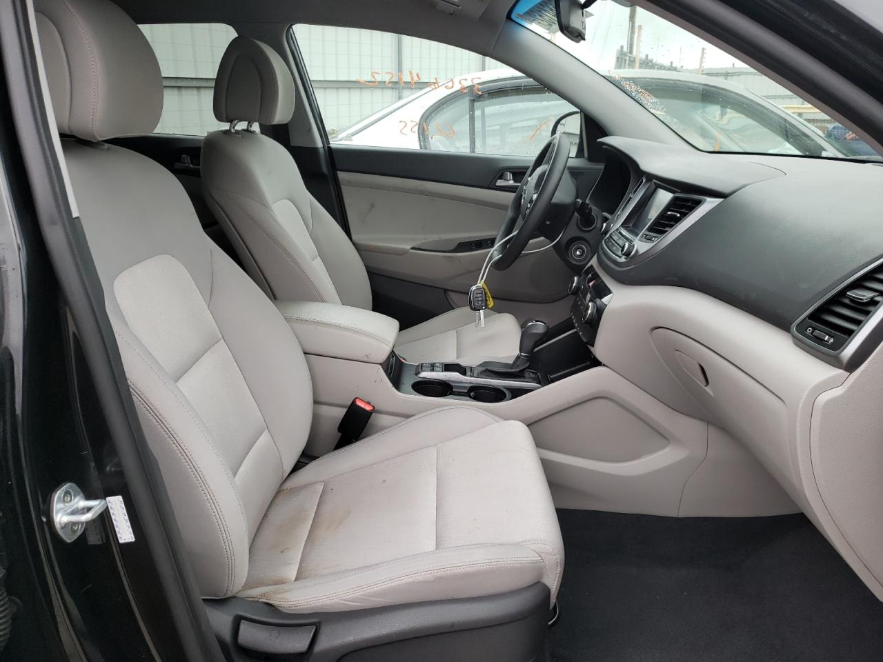 Photo 5 from auction – 2018 HYUNDAI TUCSON SEL with VIN KM8J3CA45JU612263