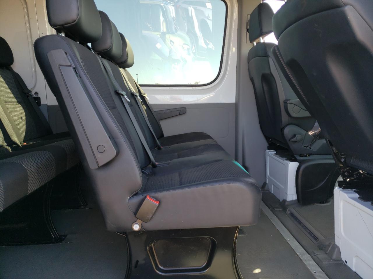 Photo 6 from auction – 2016 MERCEDES-BENZ SPRINTER 2 with VIN WD4PE7DD1GP217117