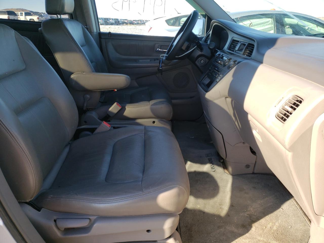 Photo 5 from auction – 2002 HONDA ODYSSEY EX with VIN 5FNRL18932B014728