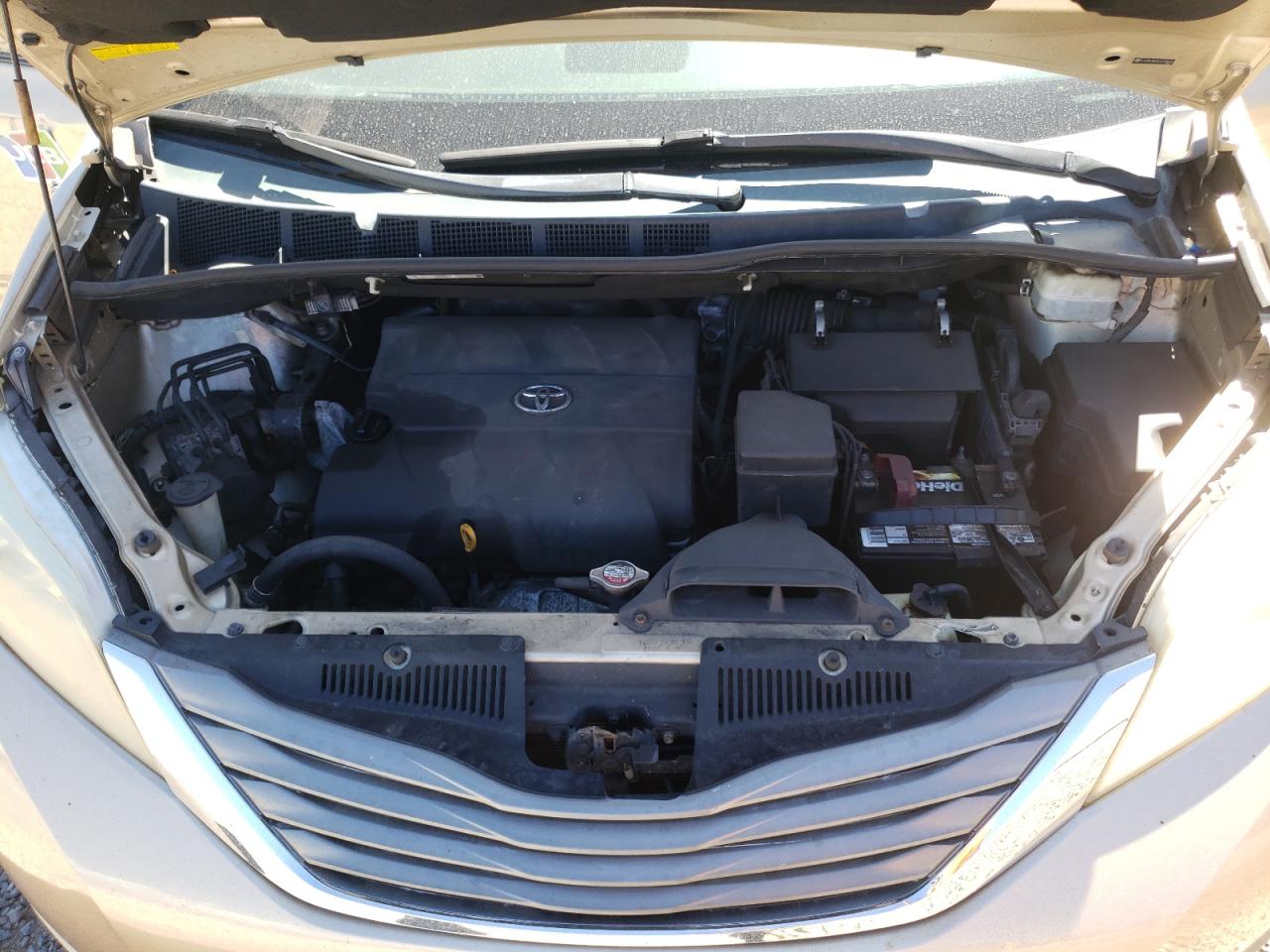 Photo 7 from auction – 2012 TOYOTA SIENNA XLE with VIN 5TDYK3DC5CS209609