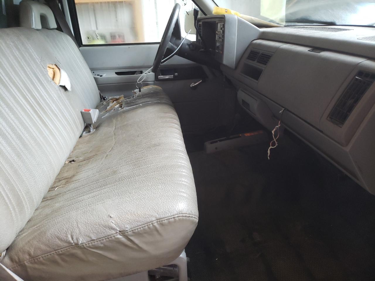 Photo 5 from auction – 1993 CHEVROLET SILVERADO with VIN 1GCFK24H7PE163418