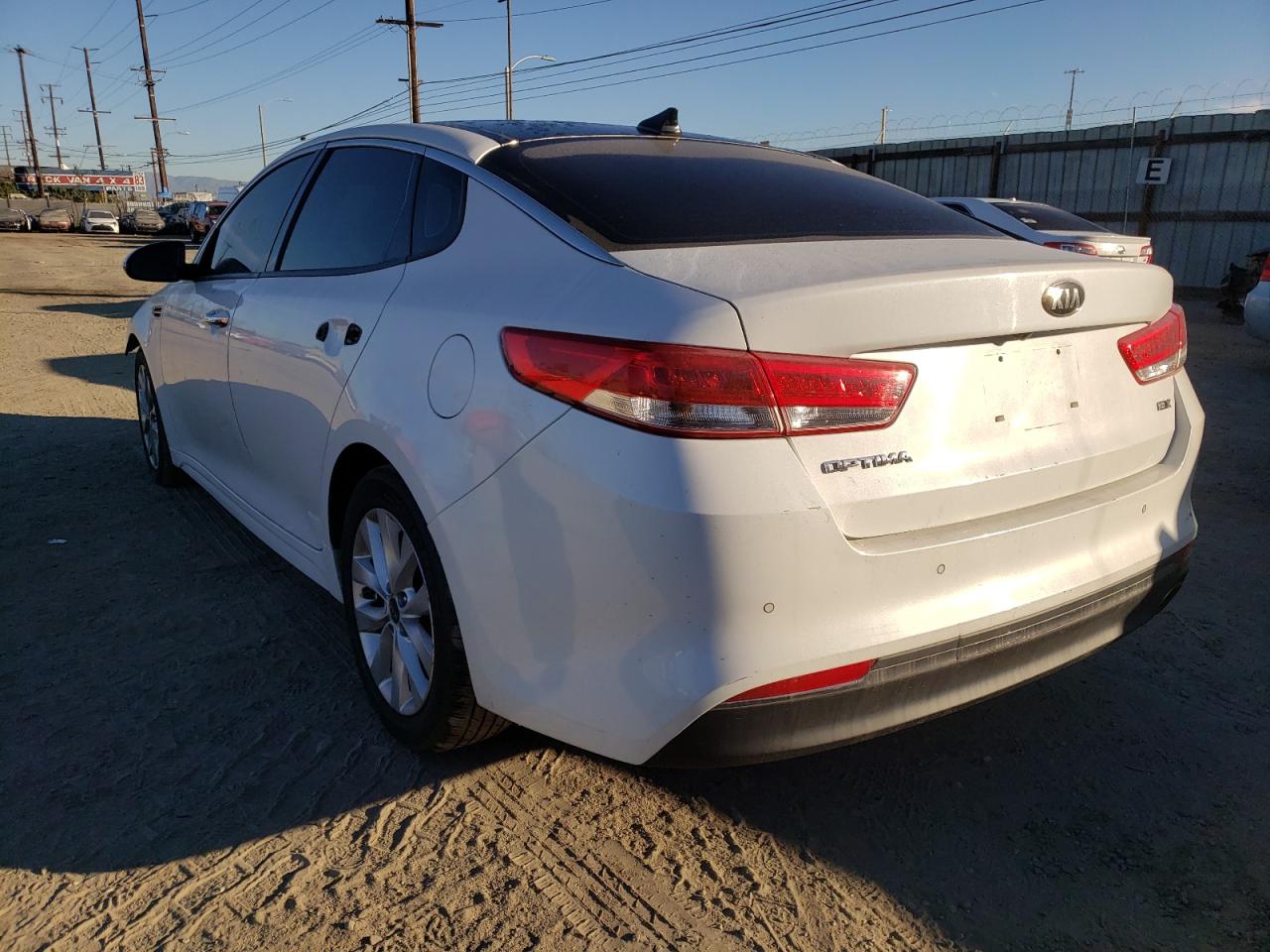 Photo 3 from auction – 2016 KIA OPTIMA EX with VIN 5XXGU4L30GG064841