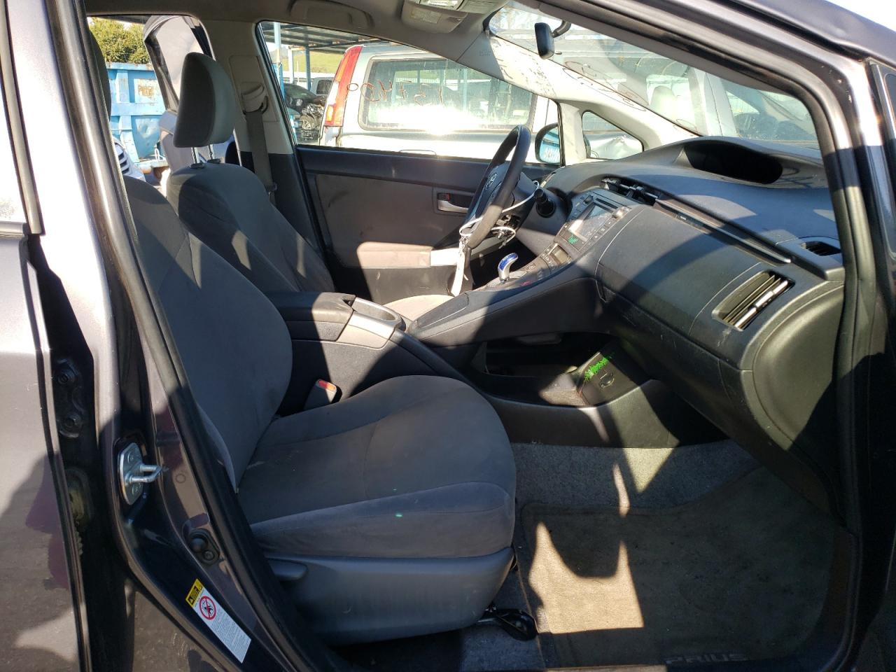 Photo 5 from auction – 2014 TOYOTA PRIUS with VIN JTDKN3DU5E1745241