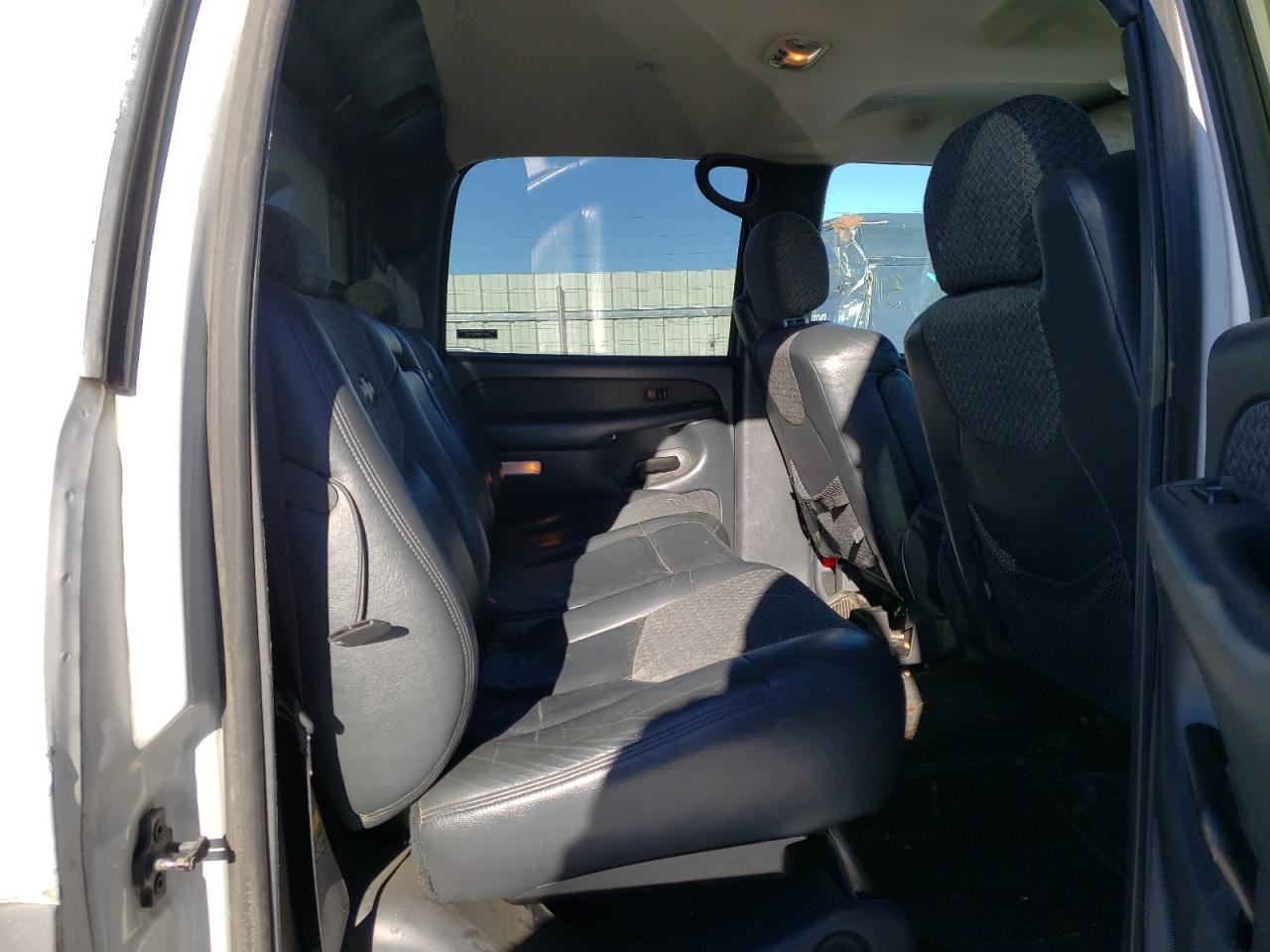 Photo 6 from auction – 2002 CHEVROLET AVALANCHE with VIN 3GNEK13T42G284055