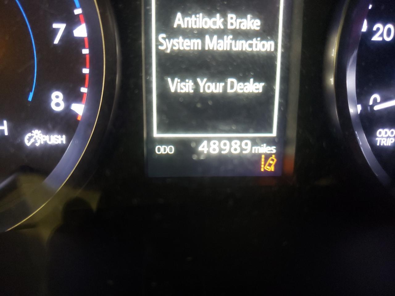 Photo 8 from auction – 2018 TOYOTA HIGHLANDER with VIN 5TDBZRFH0JS855991
